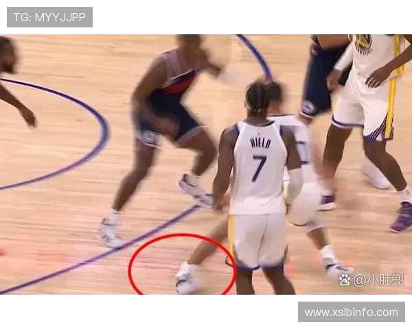 库里透露上半场扭伤脚踝情况不严重期待尽快恢复状态